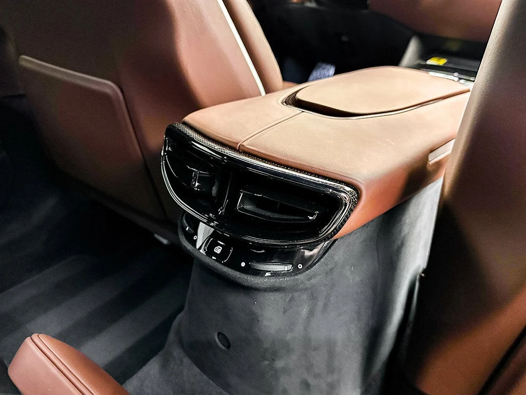 2024 Ferrari Purosangue interior, Cioccolato