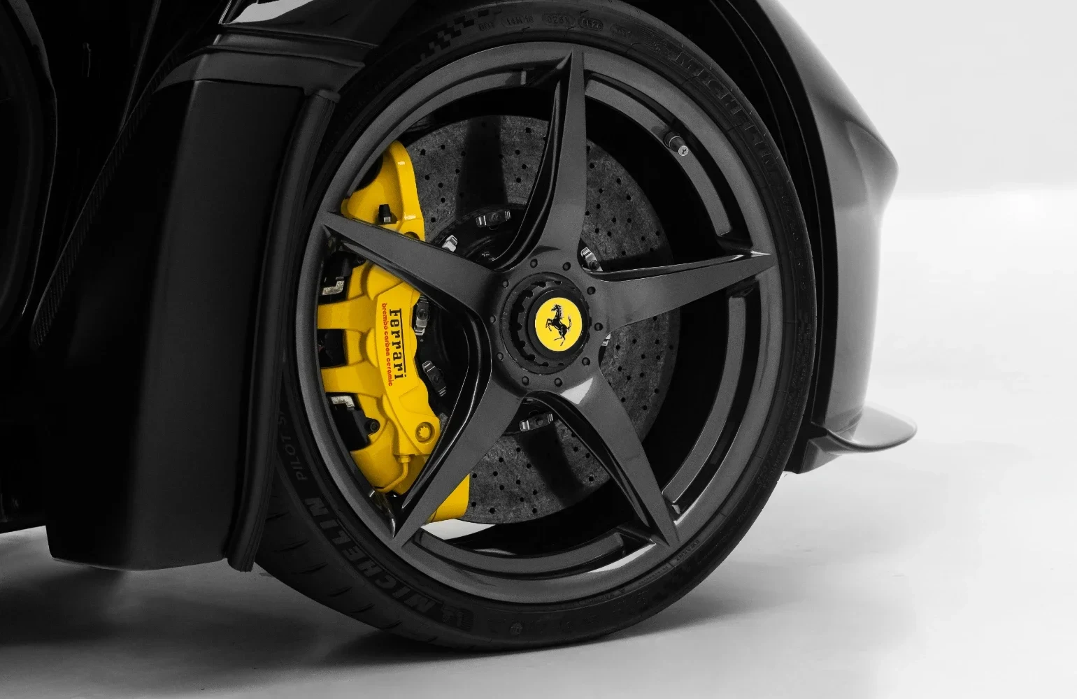 2015 Ferrari LaFerrari wheel
