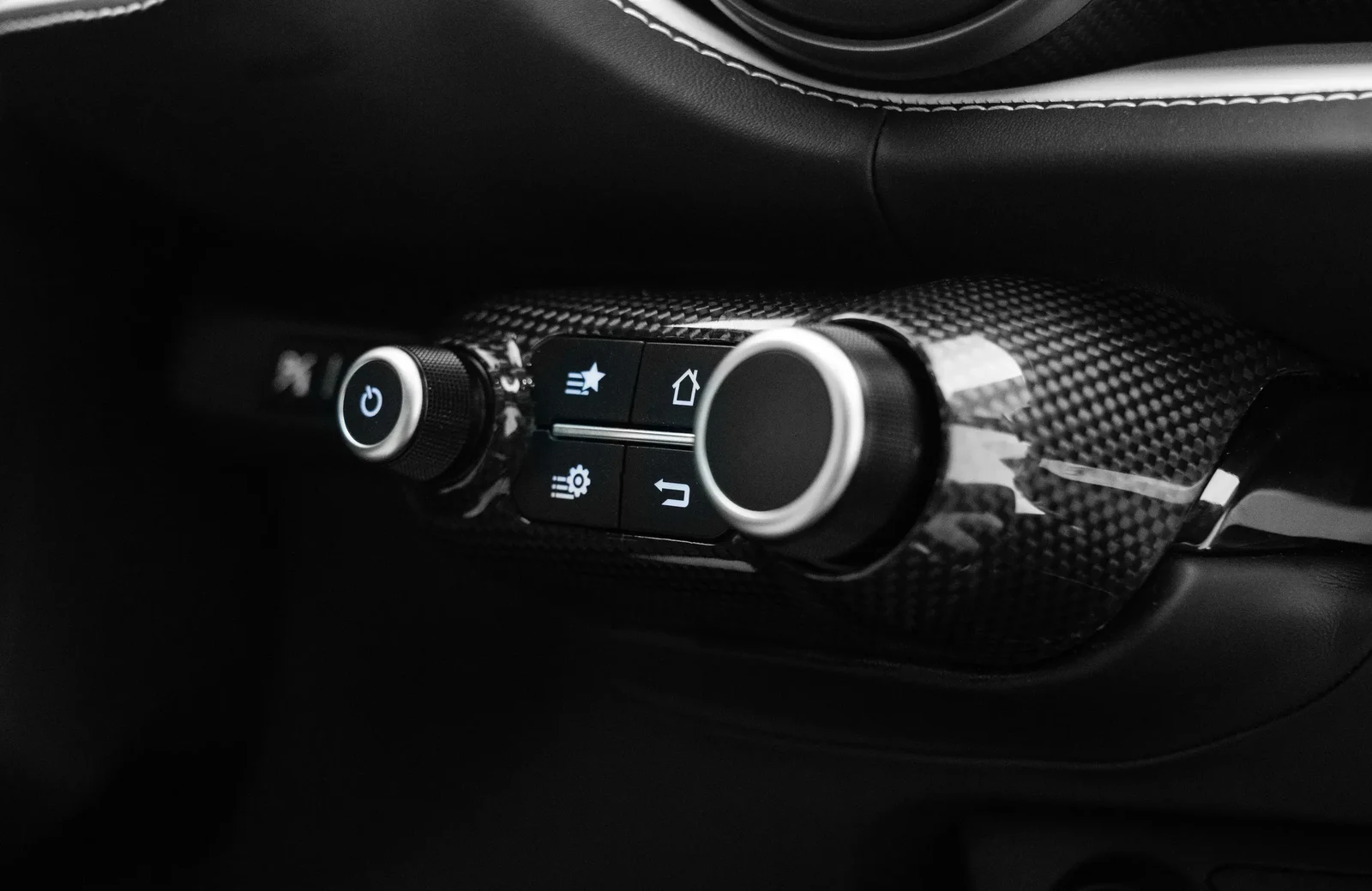 2019 Ferrari 812 Superfast interior, center console