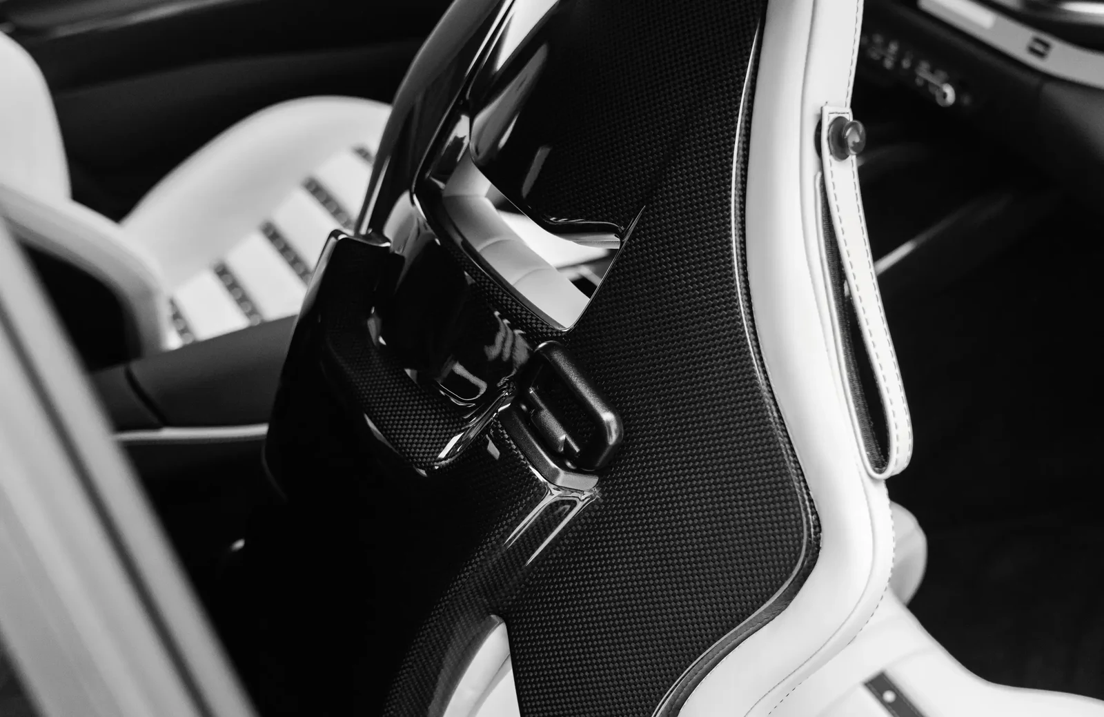 2019 Ferrari 812 Superfast interior, center console