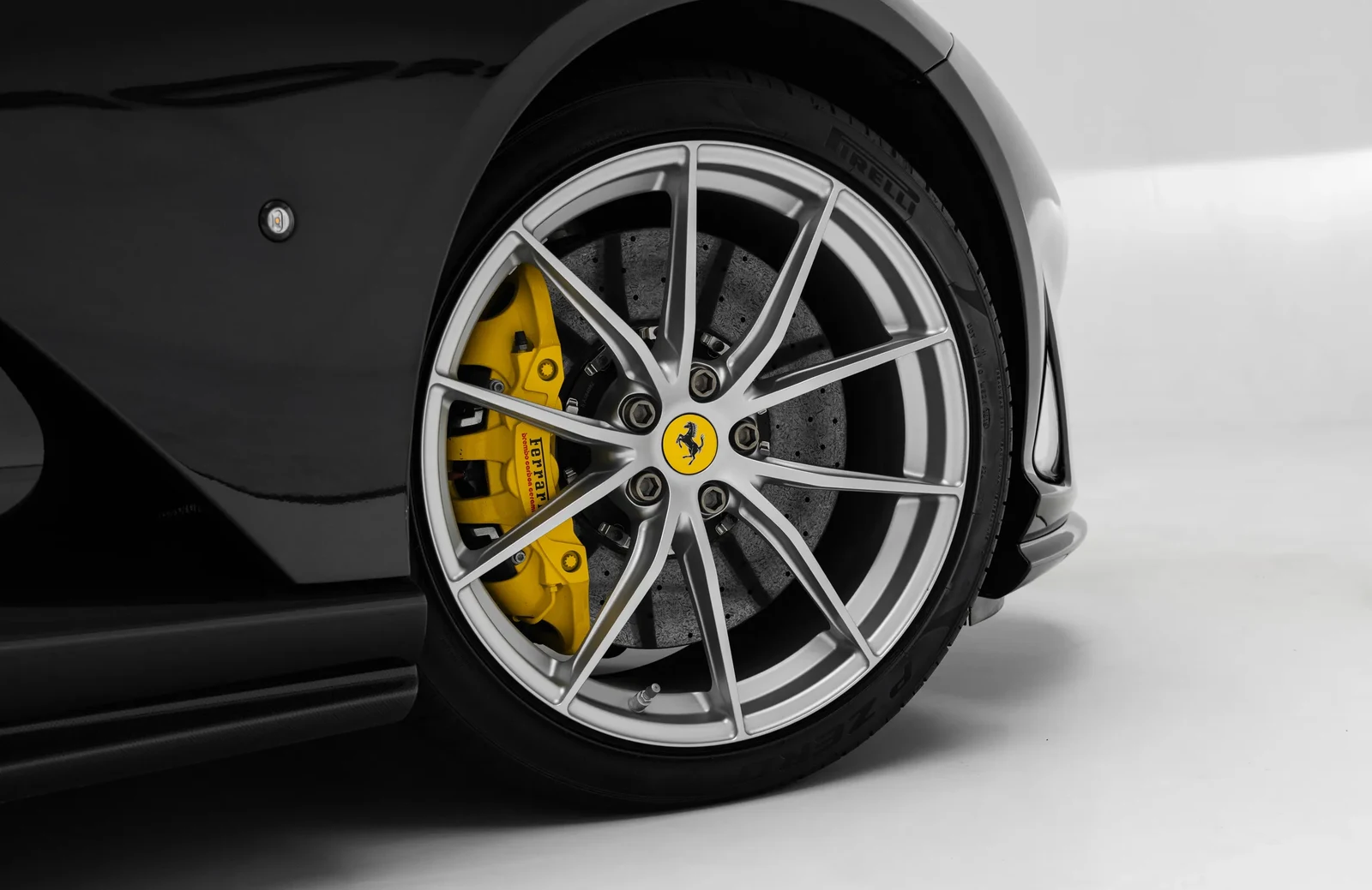 2019 Ferrari 812 Superfast wheel