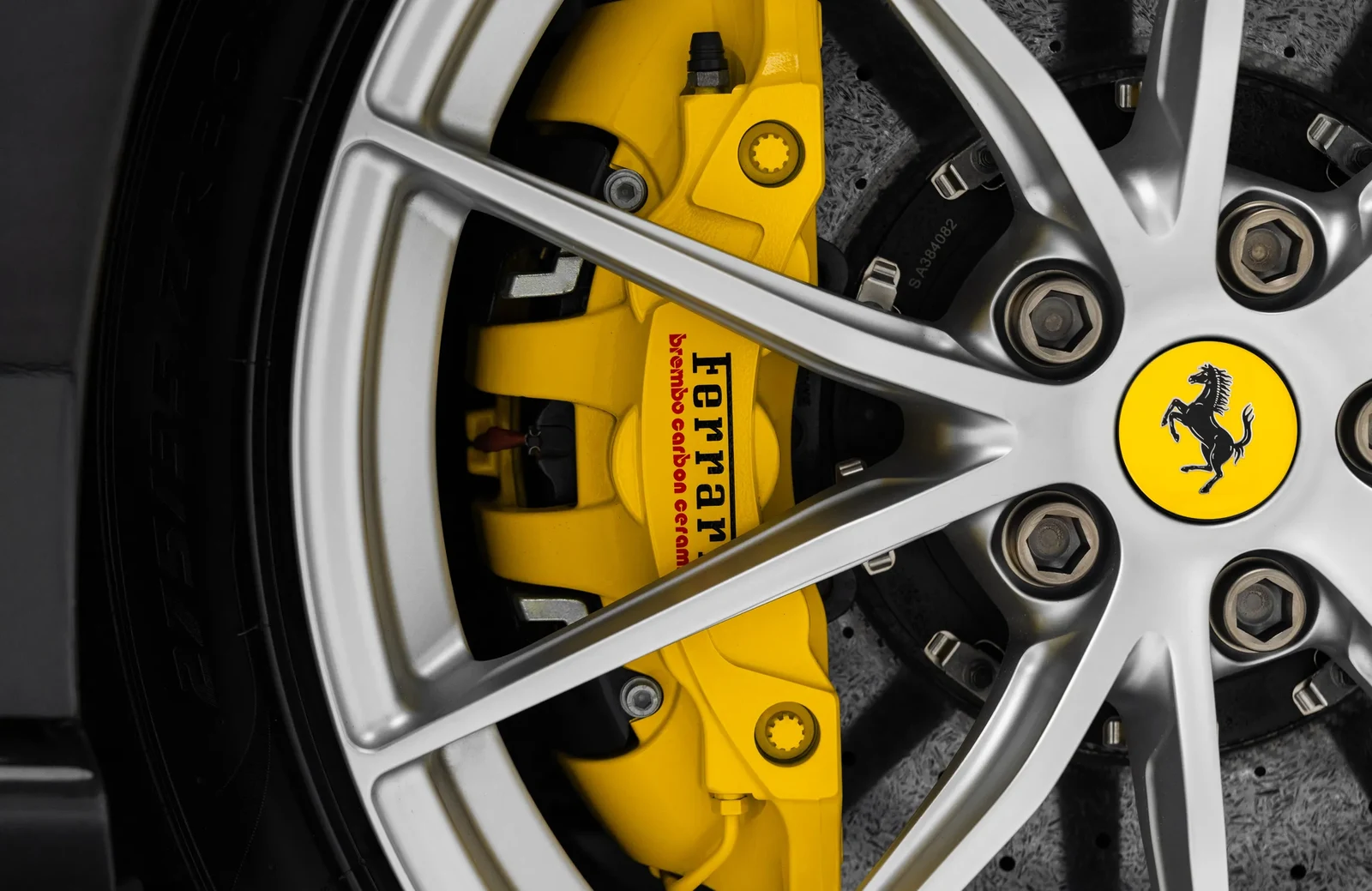 2019 Ferrari 812 Superfast wheel