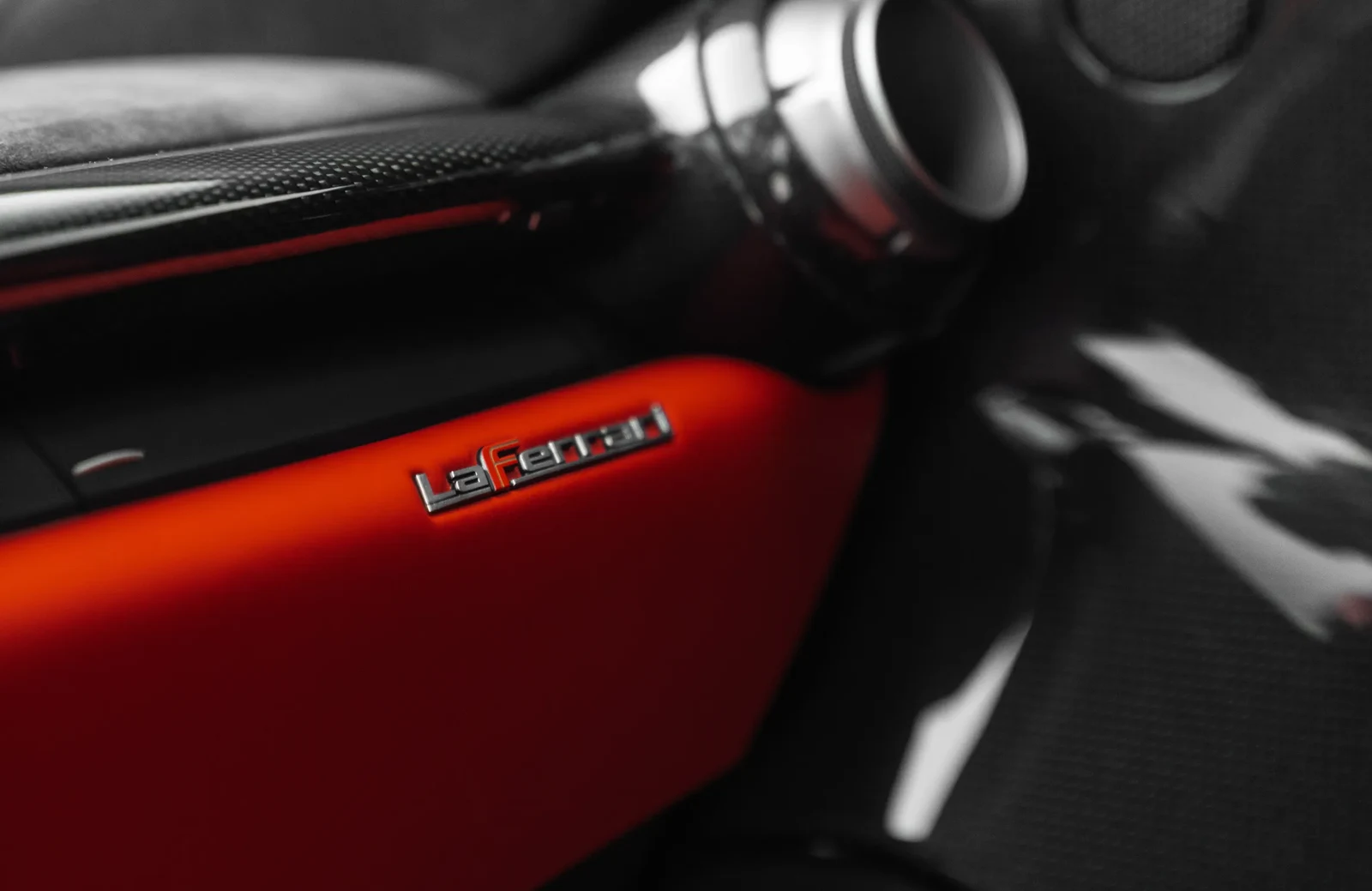 2014 Ferrari LaFerrari interior, center console