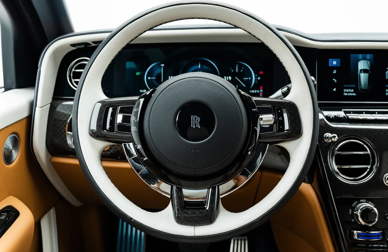 2025 Rolls-Royce Cullinan Black Badge Series II interior, Brown and White
