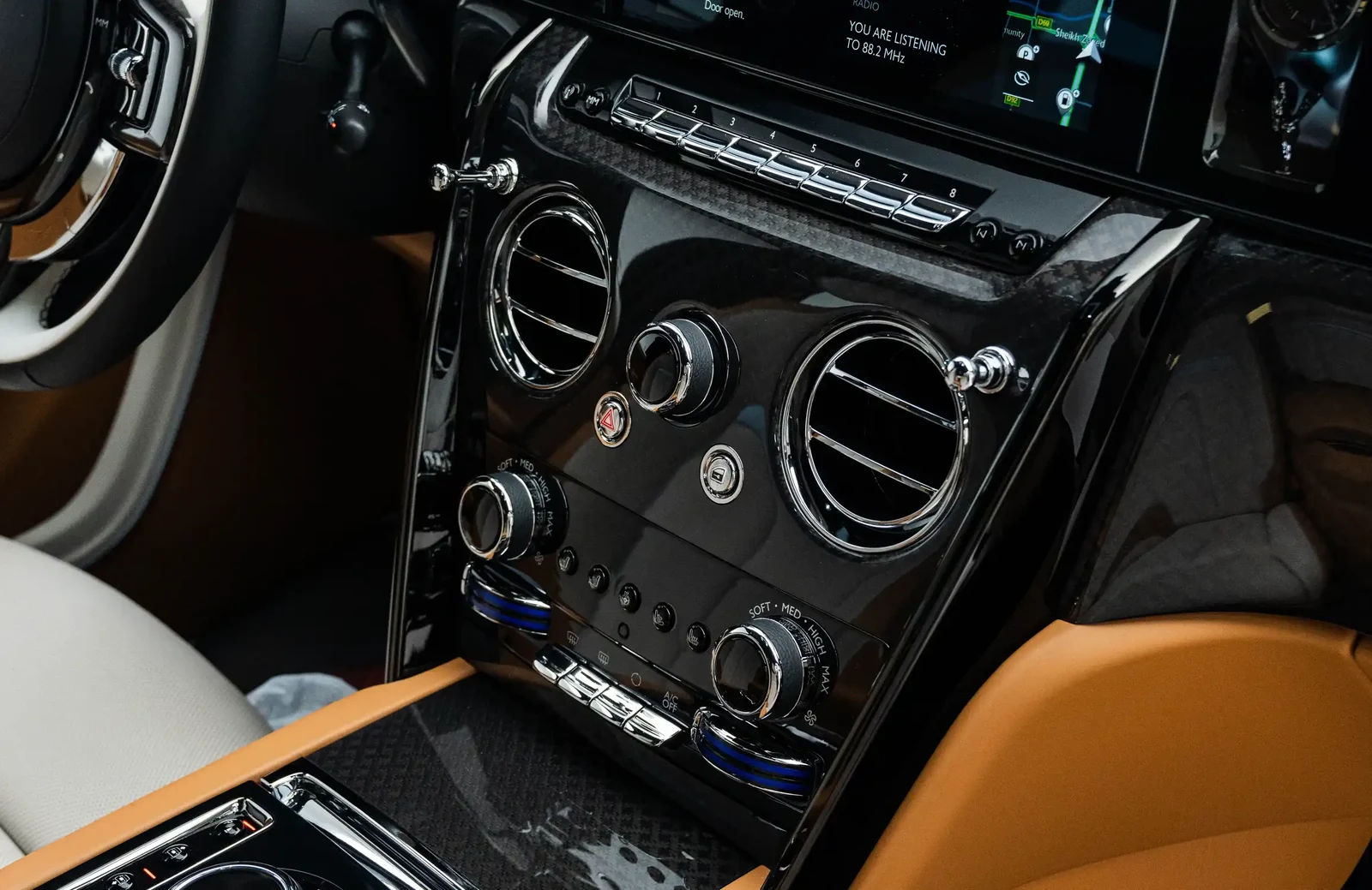 2025 Rolls-Royce Cullinan Black Badge Series II interior, Brown and White