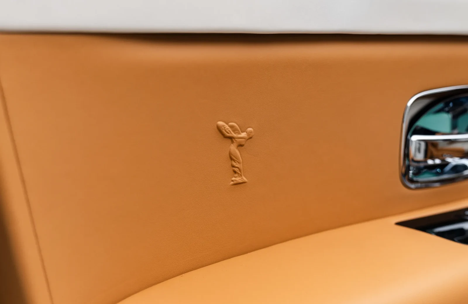 2025 Rolls-Royce Cullinan Black Badge Series II interior, door sill, Brown and White