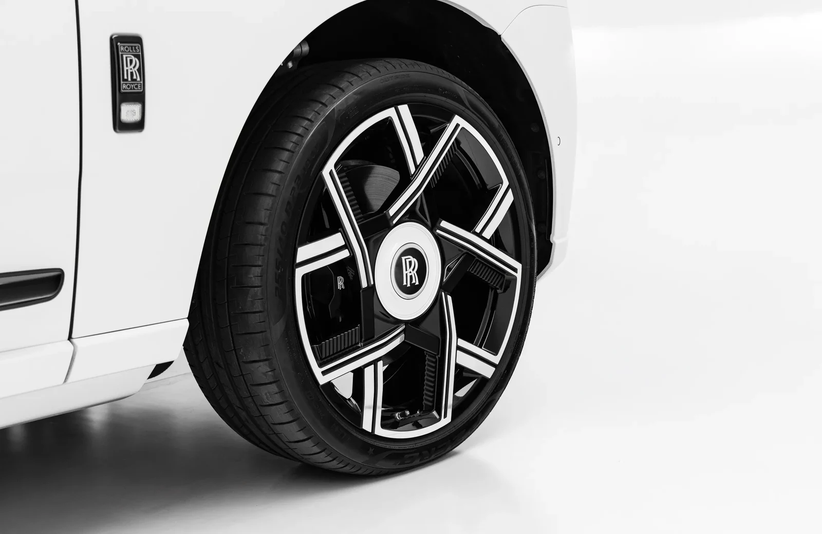 2025 Rolls-Royce Cullinan Black Badge Series II wheel