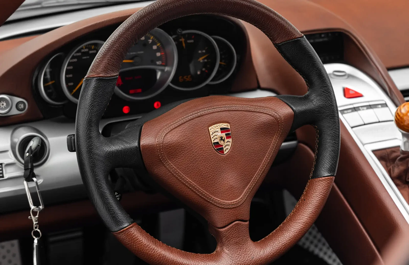 2006 Porsche Carrera GT interior, steering wheel, Brown with plaid seat centres