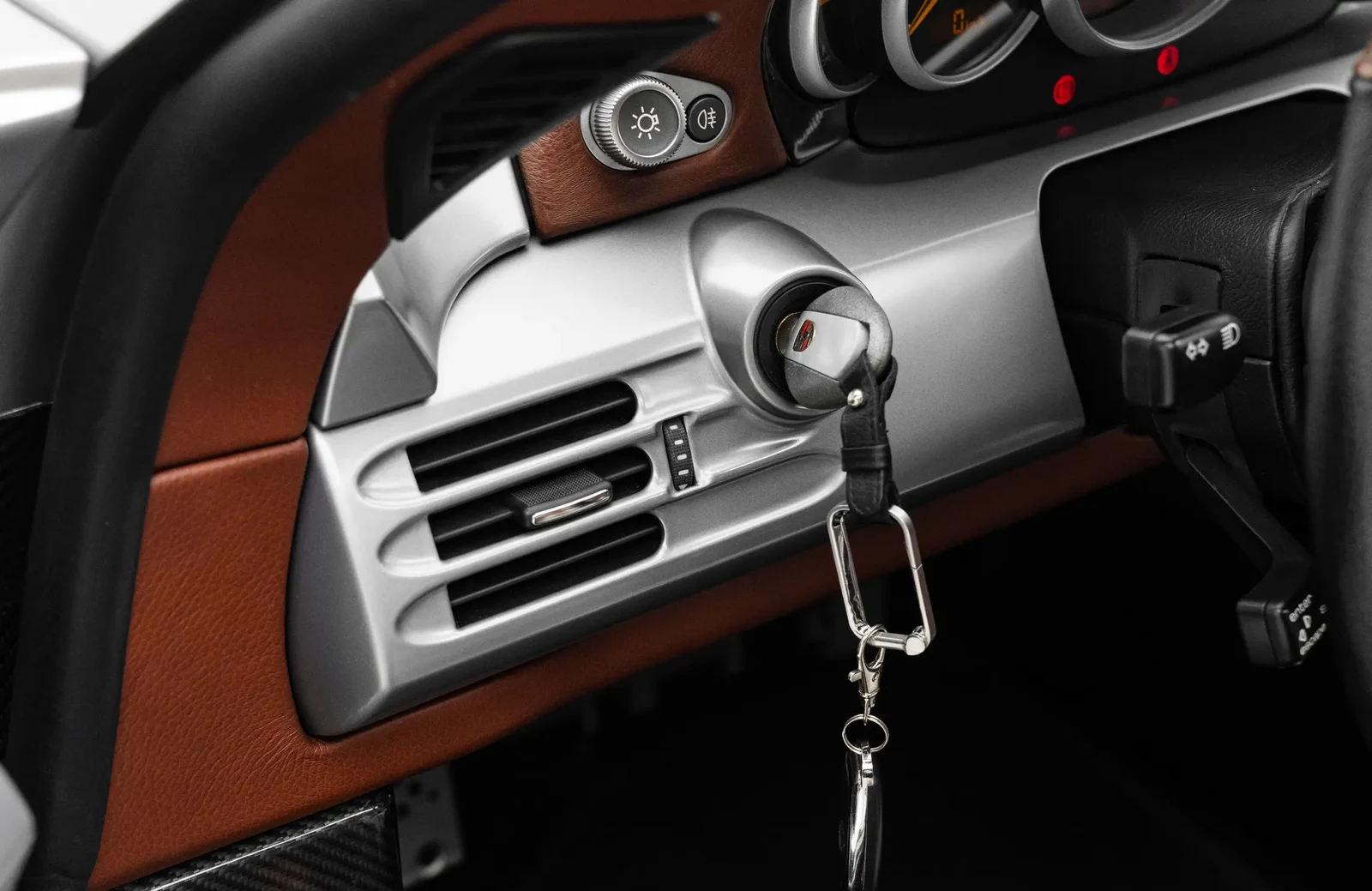 2006 Porsche Carrera GT interior, Brown with plaid seat centres