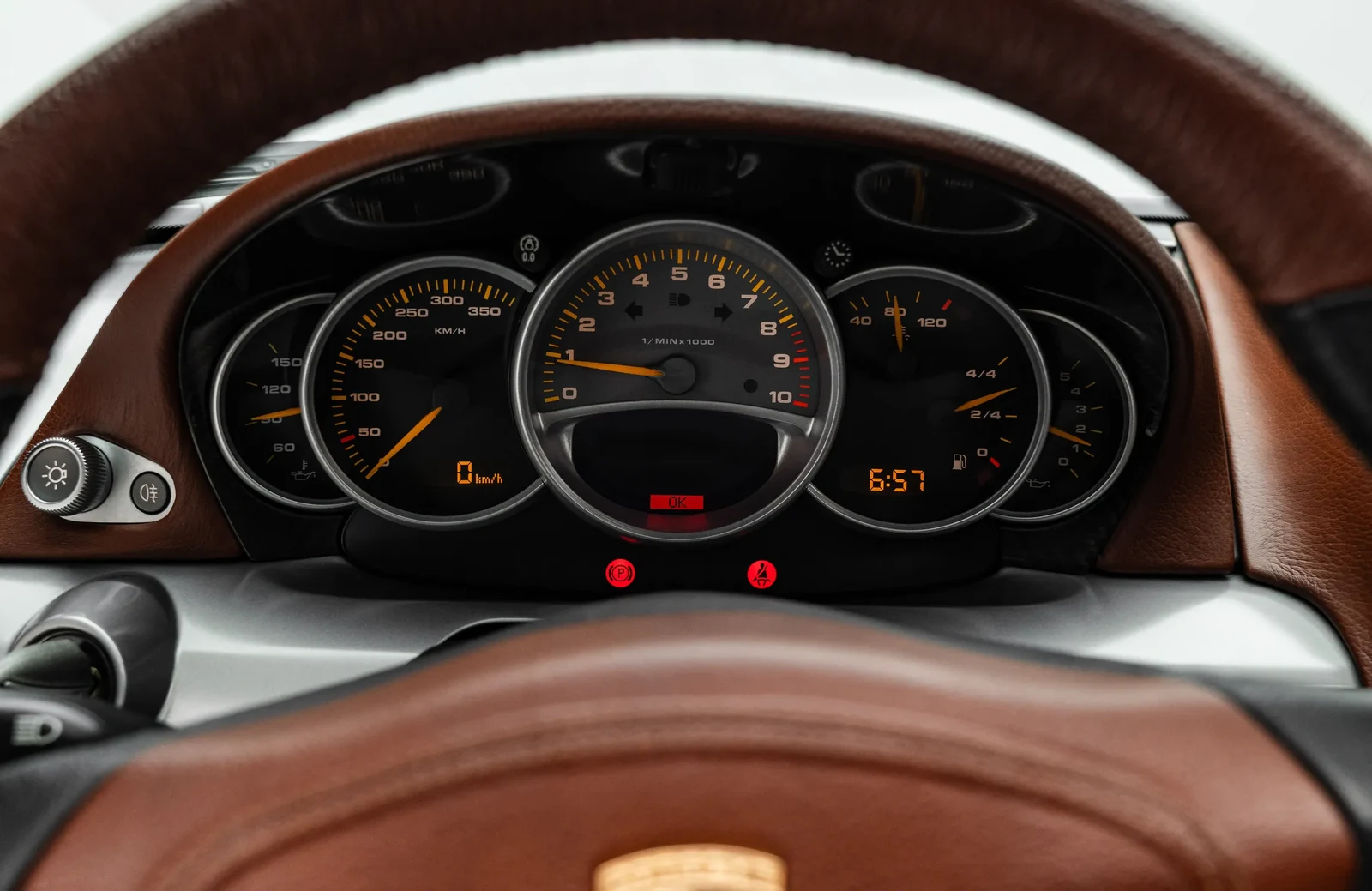 2006 Porsche Carrera GT interior, Brown with plaid seat centres