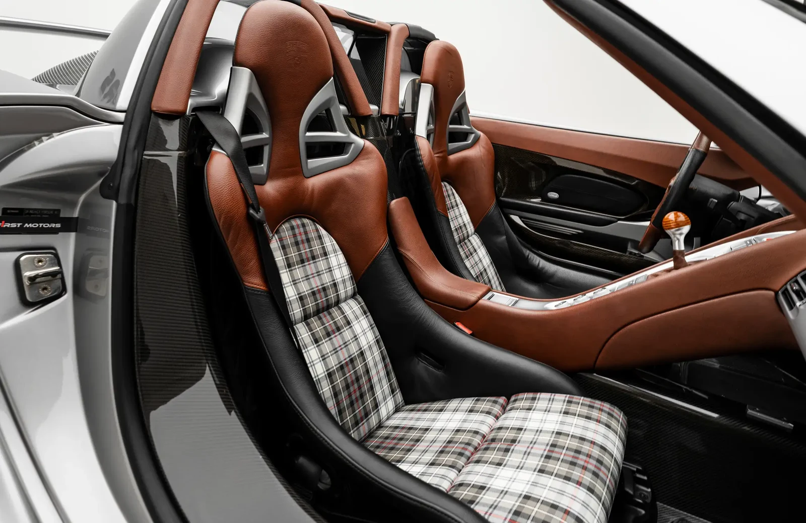 2006 Porsche Carrera GT interior, seats, Brown with plaid seat centres