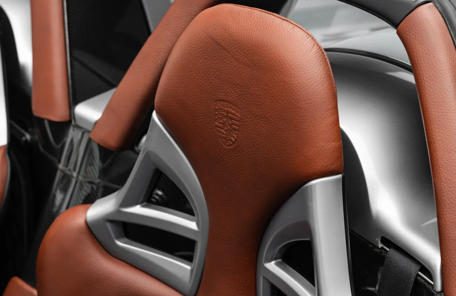 2006 Porsche Carrera GT interior, Brown with plaid seat centres