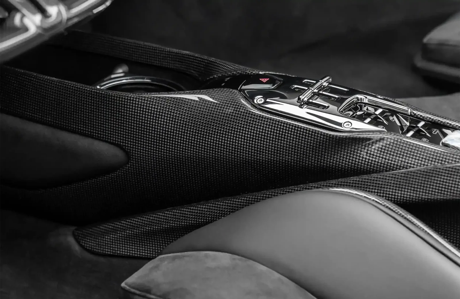 2023 Ferrari SF90 Spider interior, center console
