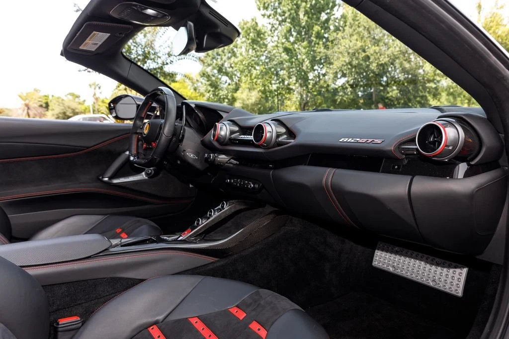 2021 Ferrari 812 GTS, 18/20