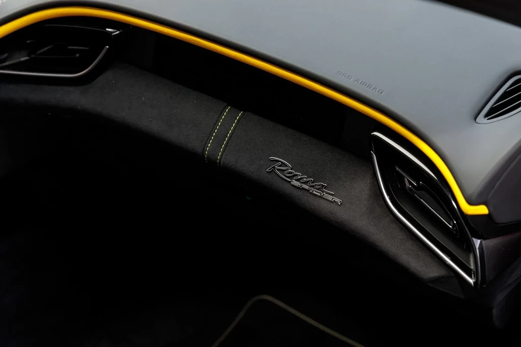 2025 Ferrari Roma Spider, 17/20