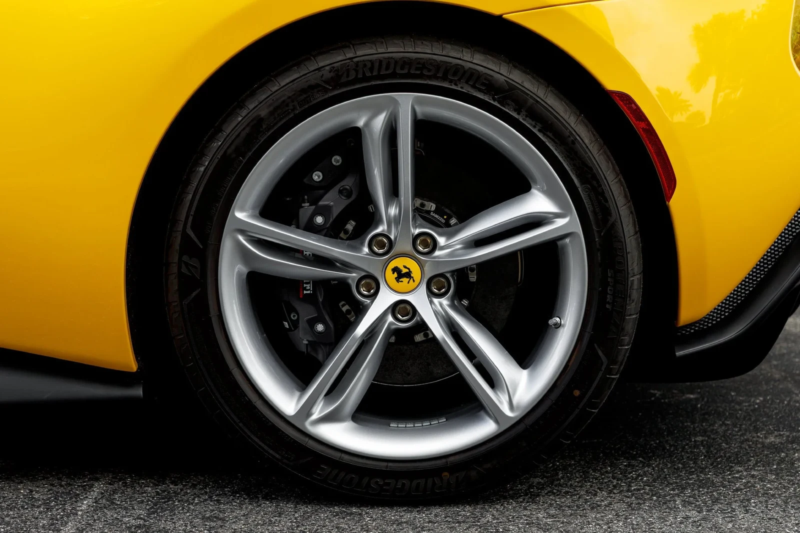 2025 Ferrari 296 GTS, 15/20