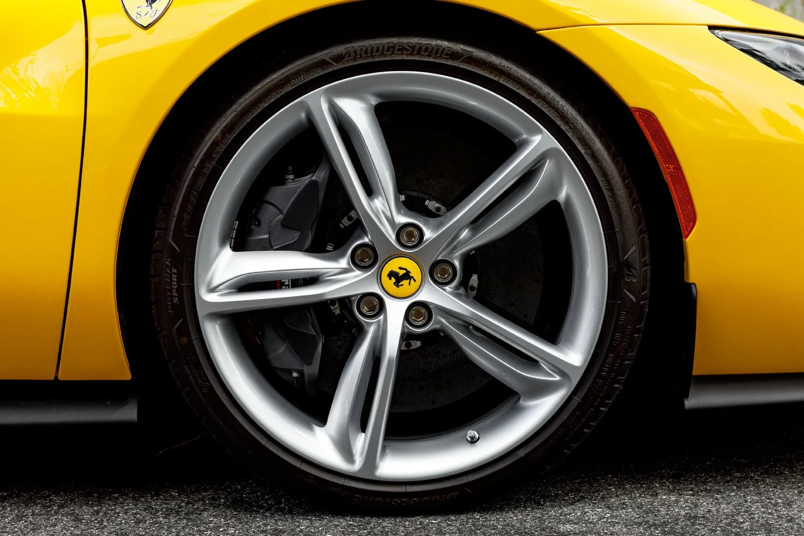2025 Ferrari 296 GTS, 19/20