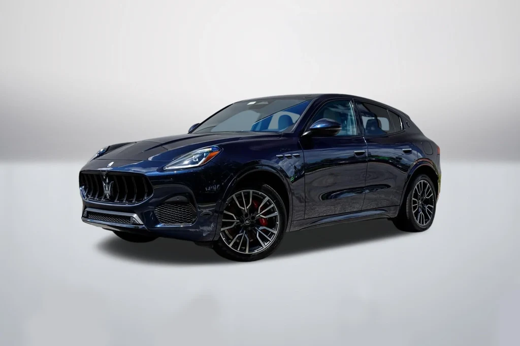 Maserati Grecale Modena in a front three-quarter view