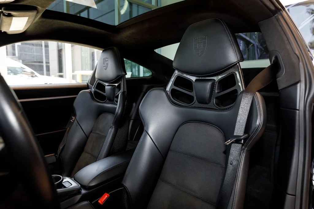 2022 Porsche 911 (992) Turbo S, 17/20