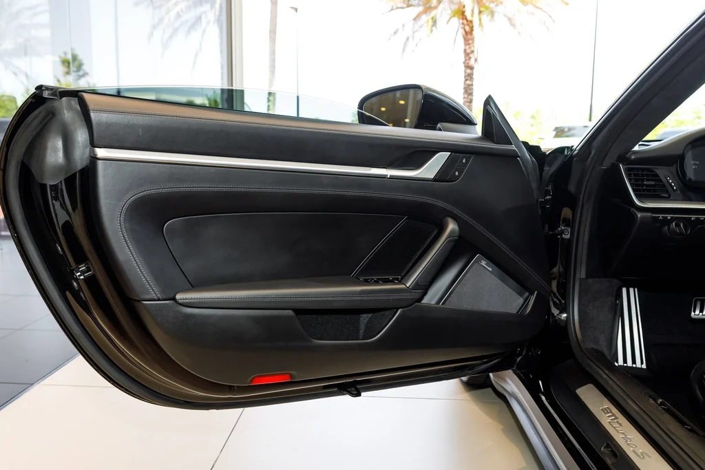 2022 Porsche 911 (992) Turbo S, 19/20