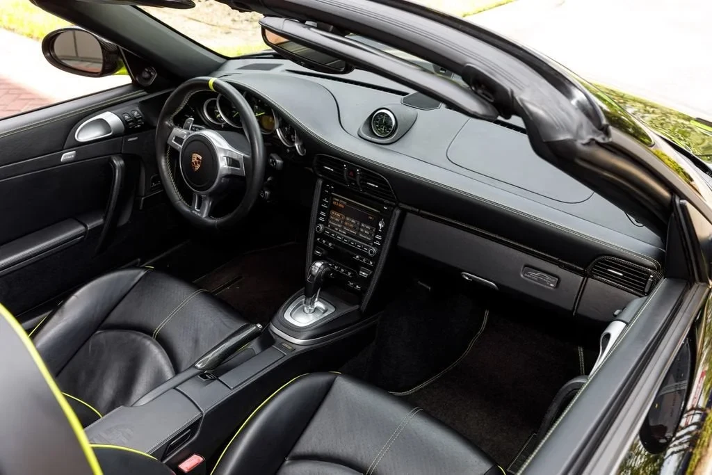 2012 Porsche 911 (997) Turbo S Cabriolet, 17/20