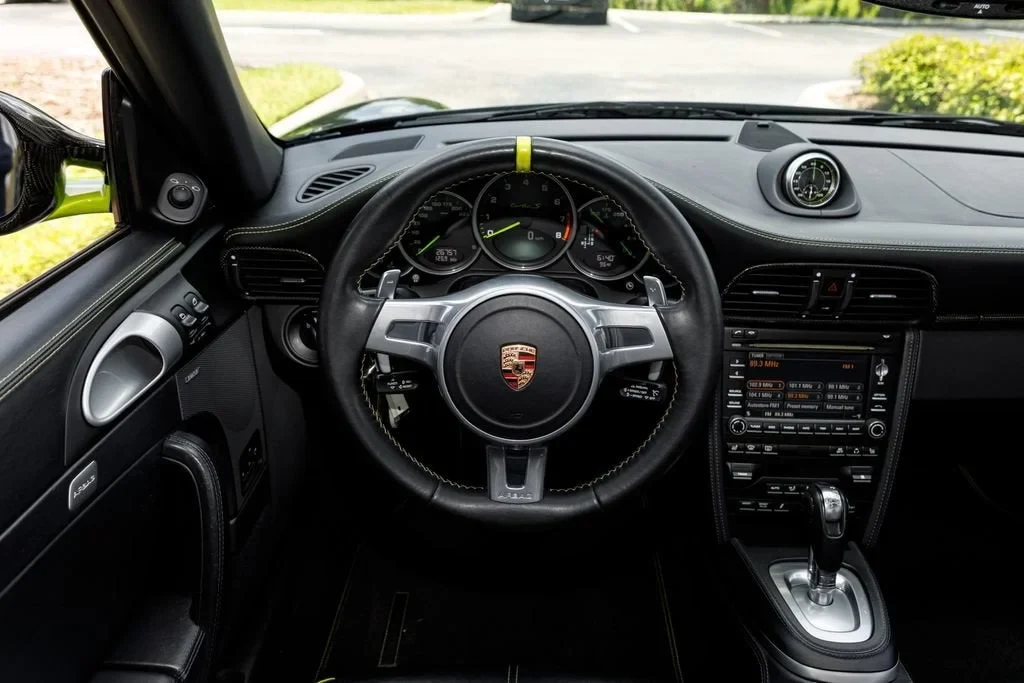 2012 Porsche 911 (997) Turbo S Cabriolet, 18/20