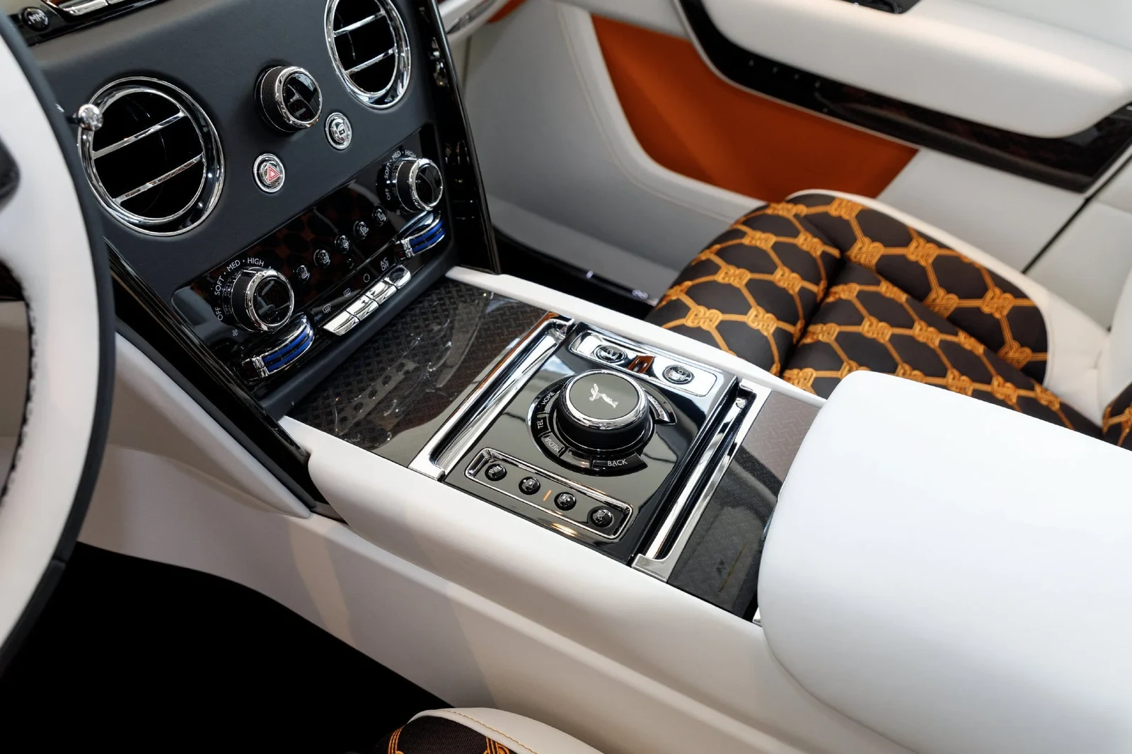 2026 Rolls-Royce Cullinan Black Badge, 27/30