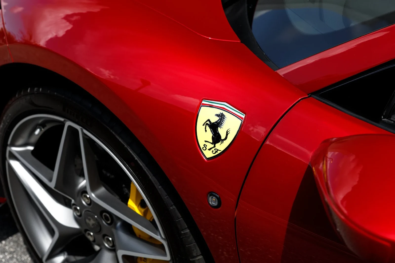 2023 Ferrari F8 Spider, 3/30
