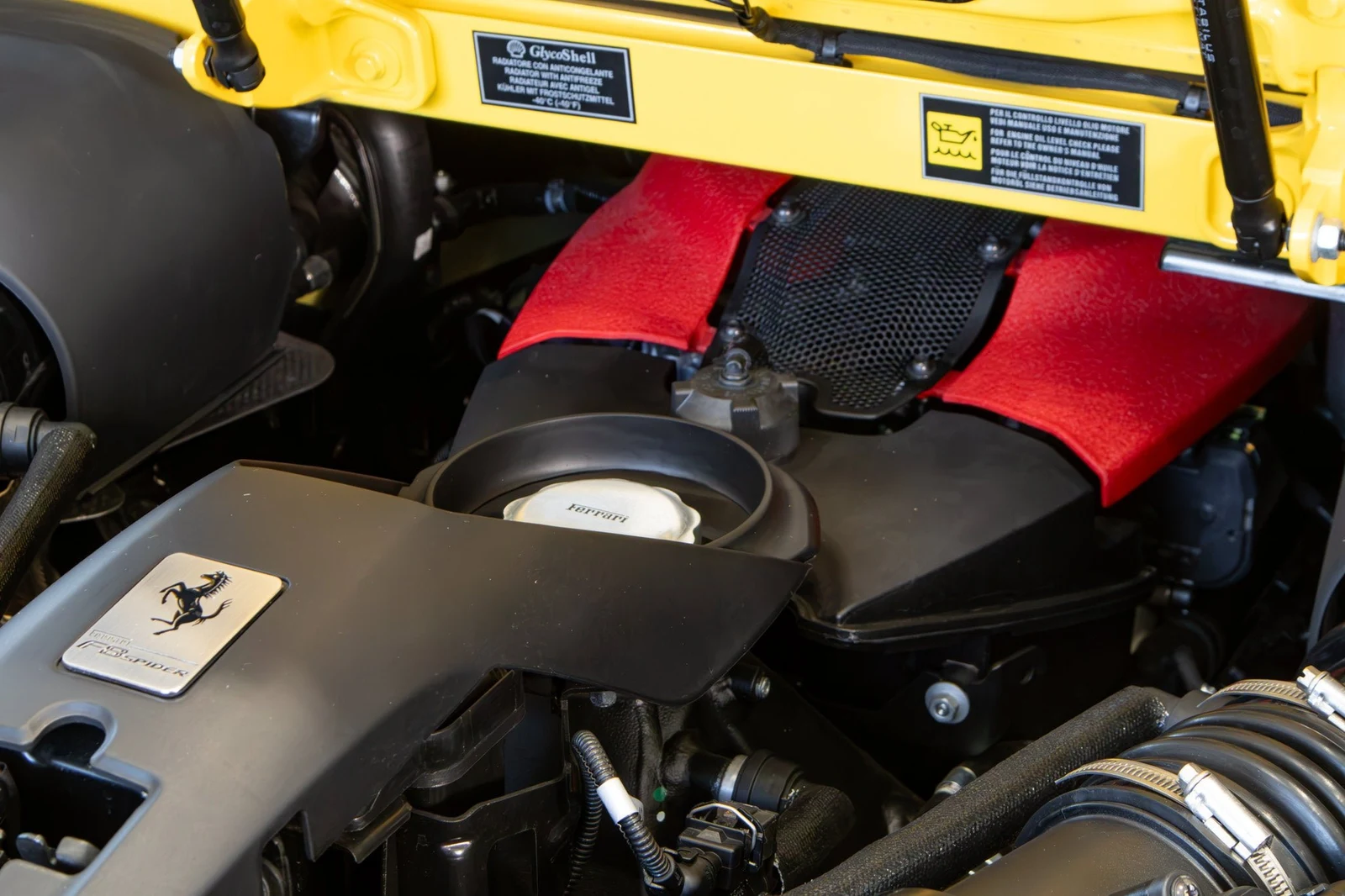 2021 Ferrari F8 Spider, 6/19