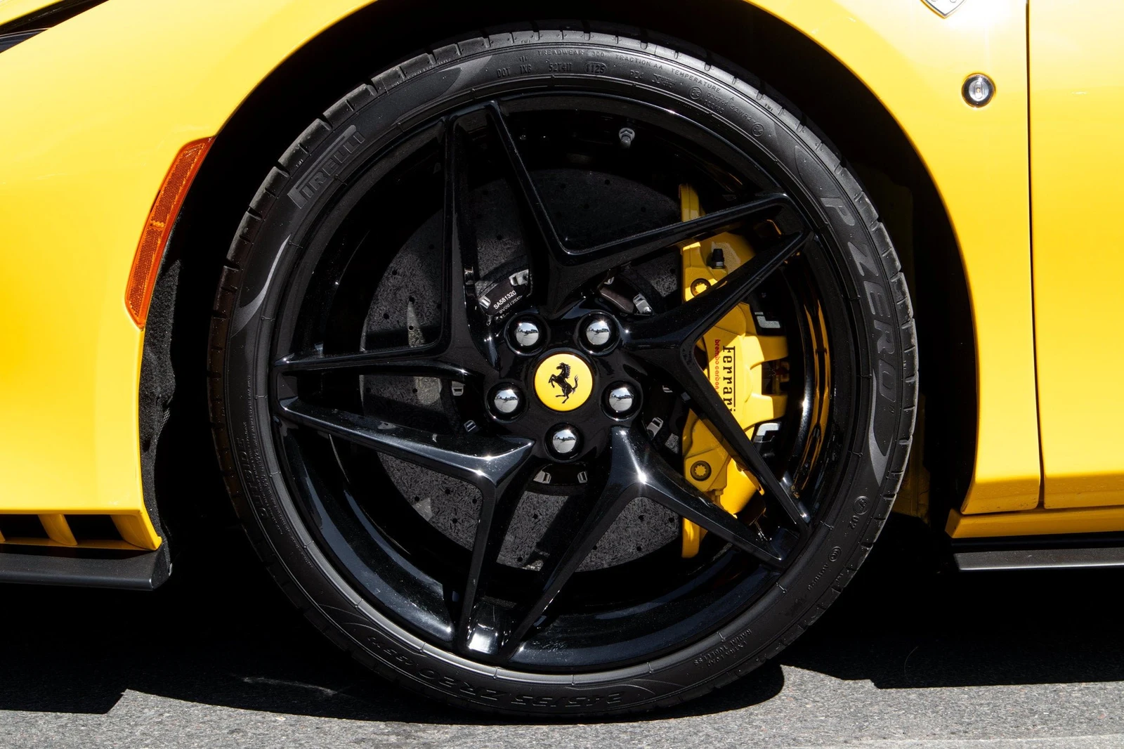 2021 Ferrari F8 Spider, 12/19