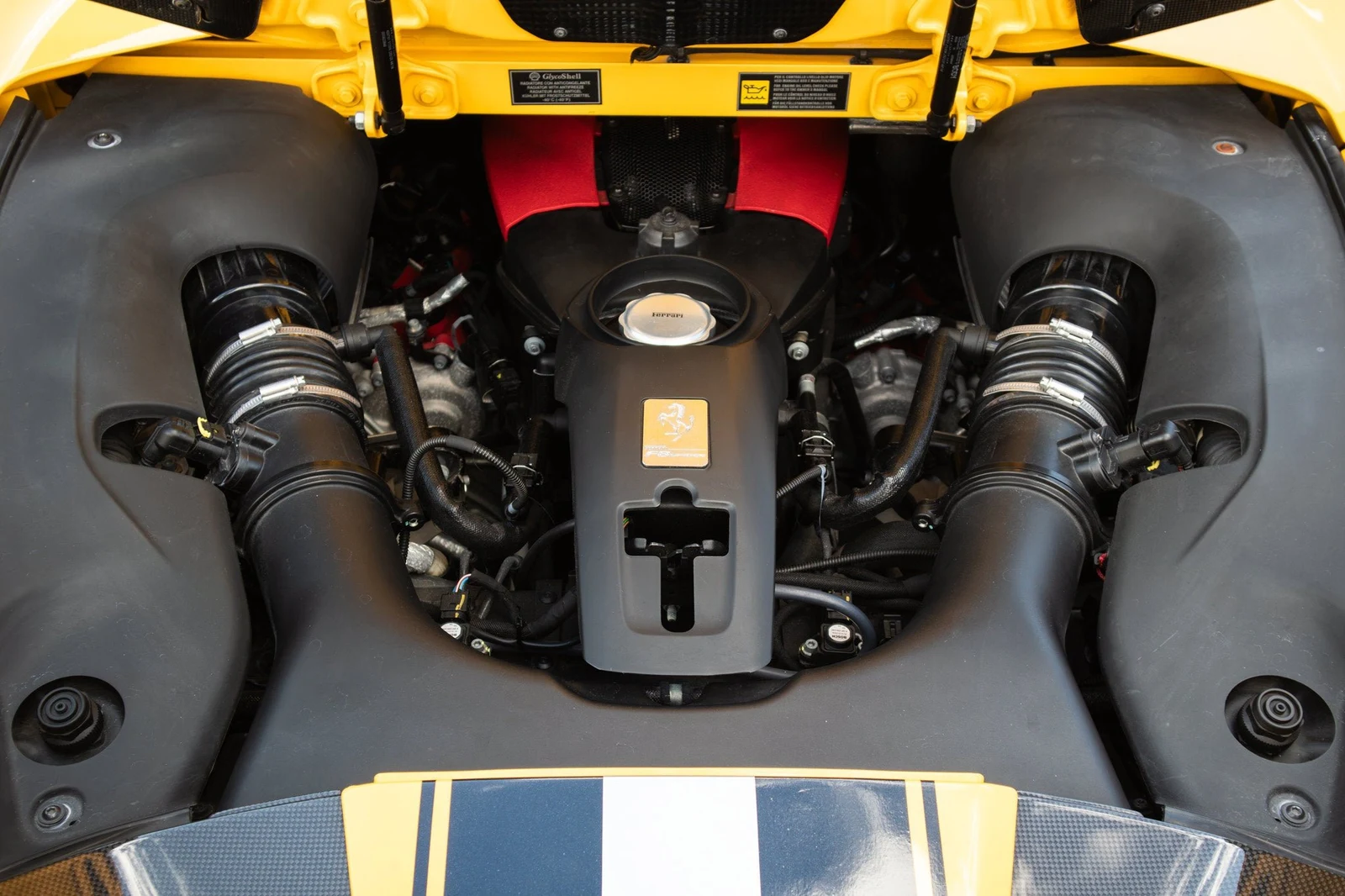 2021 Ferrari F8 Spider, 5/15