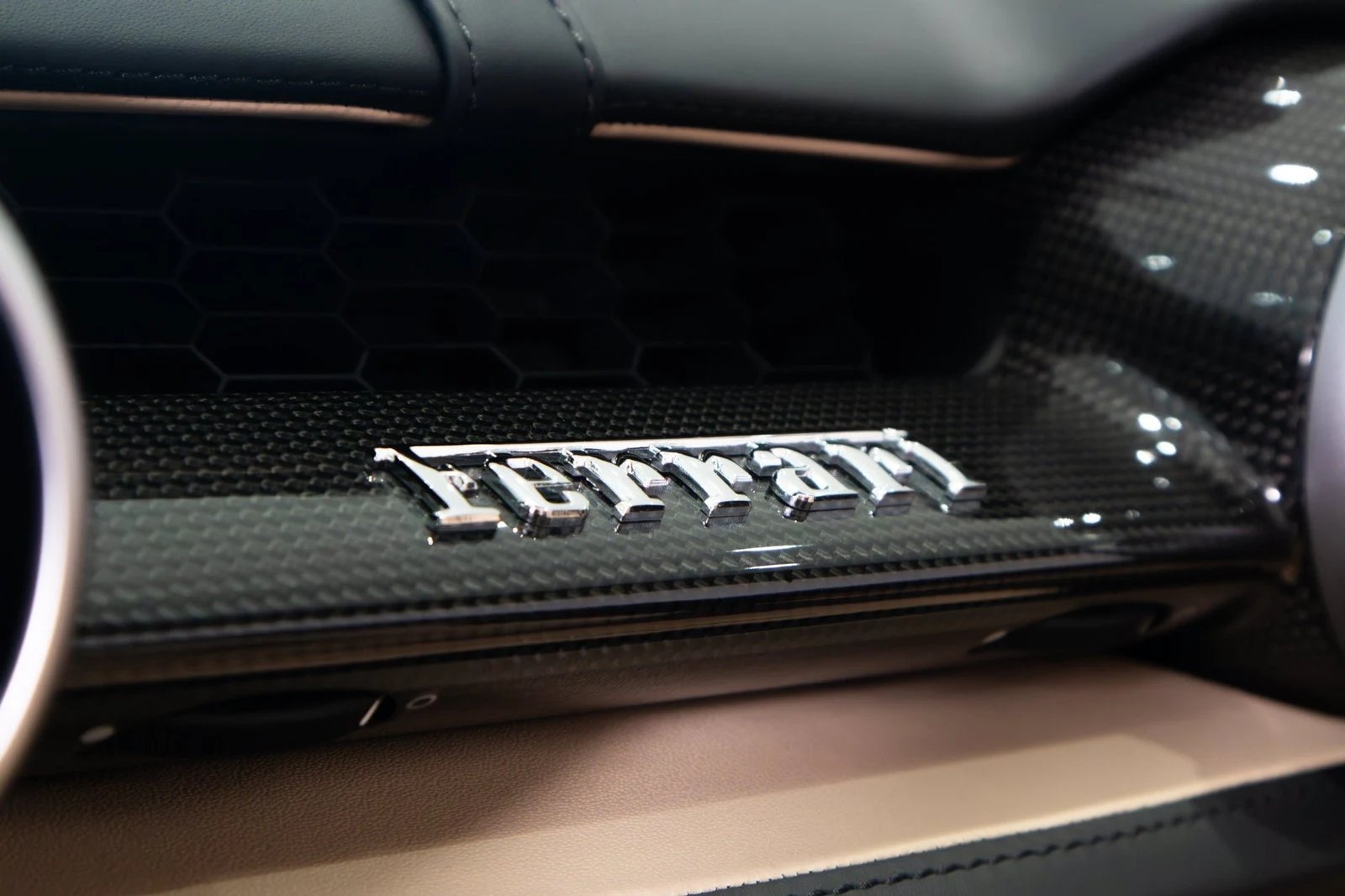 2021 Ferrari 812 GTS, 18/20