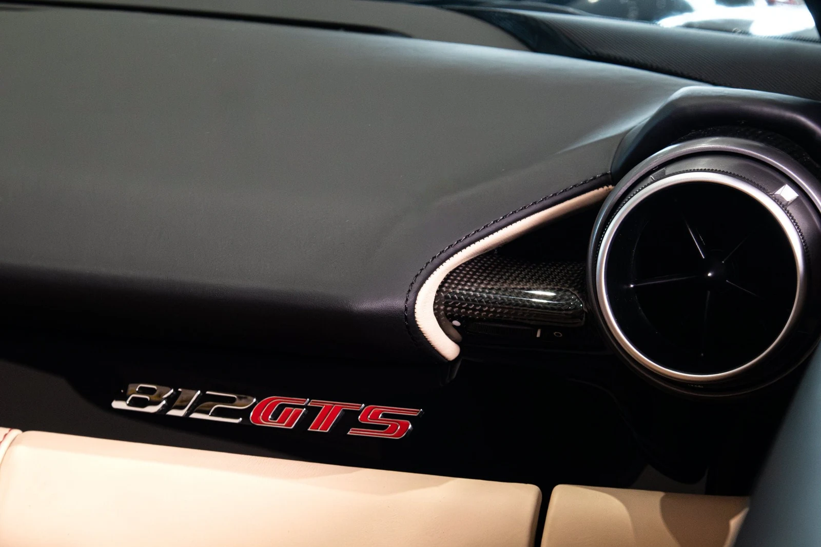 2021 Ferrari 812 GTS, 19/20