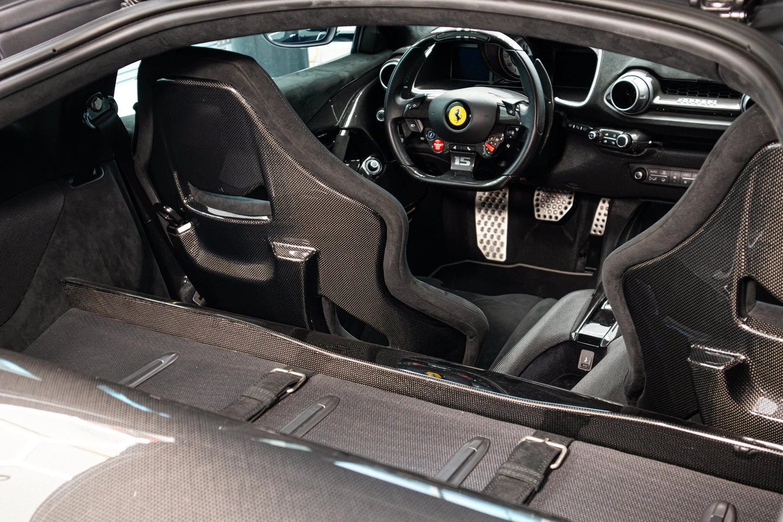 2023 Ferrari 812 Competizione, 7/20