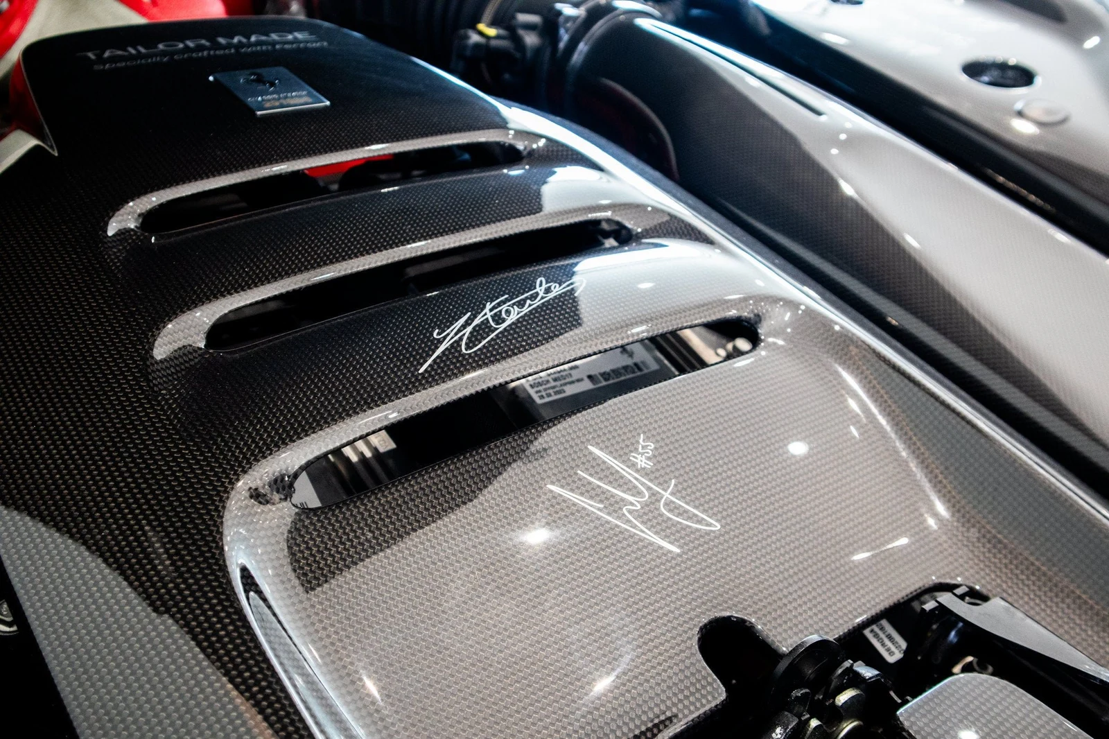 2023 Ferrari 812 Competizione, 14/20