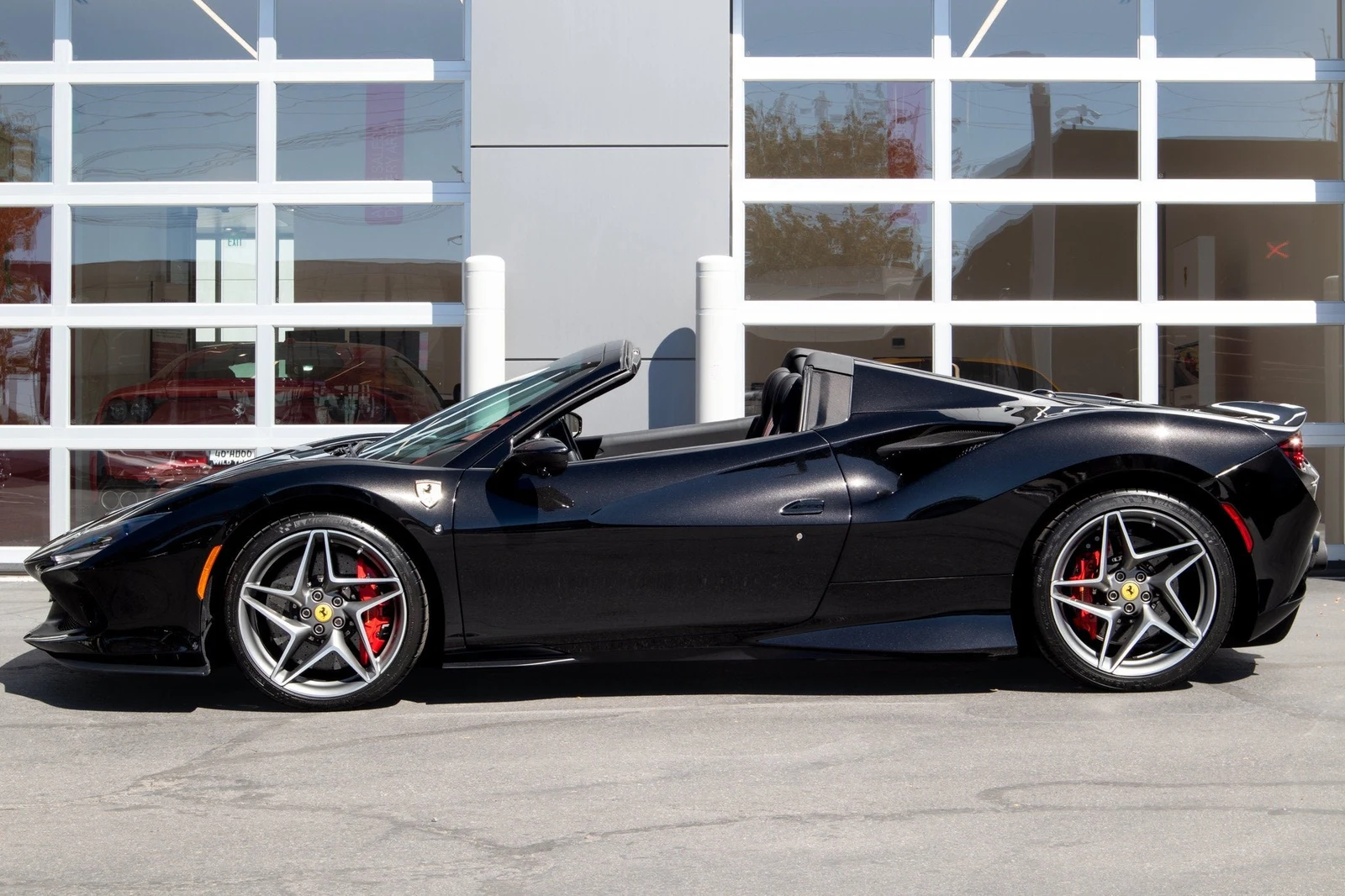2022 Ferrari F8 Spider, 2/19