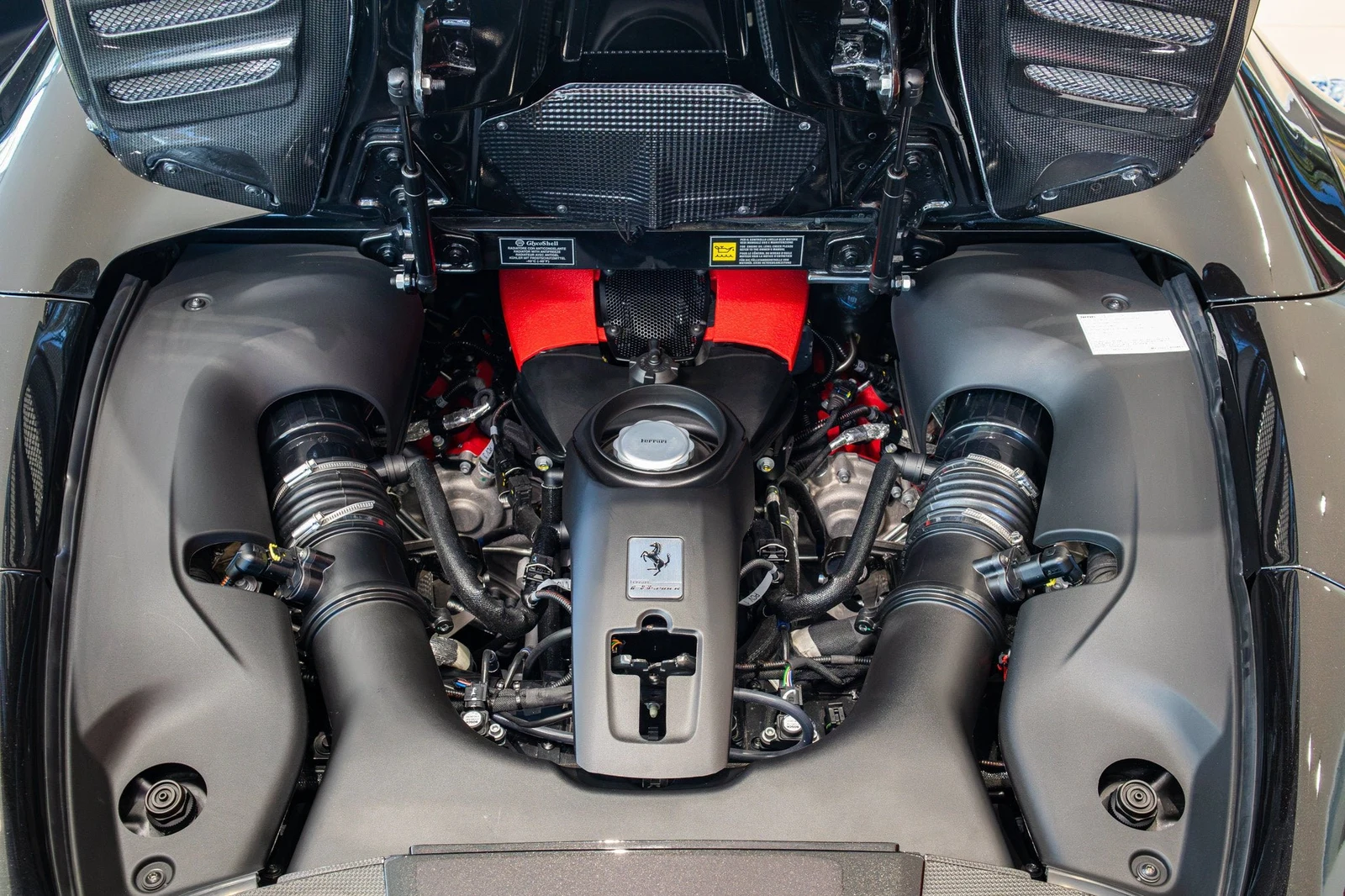 2022 Ferrari F8 Spider, 5/19