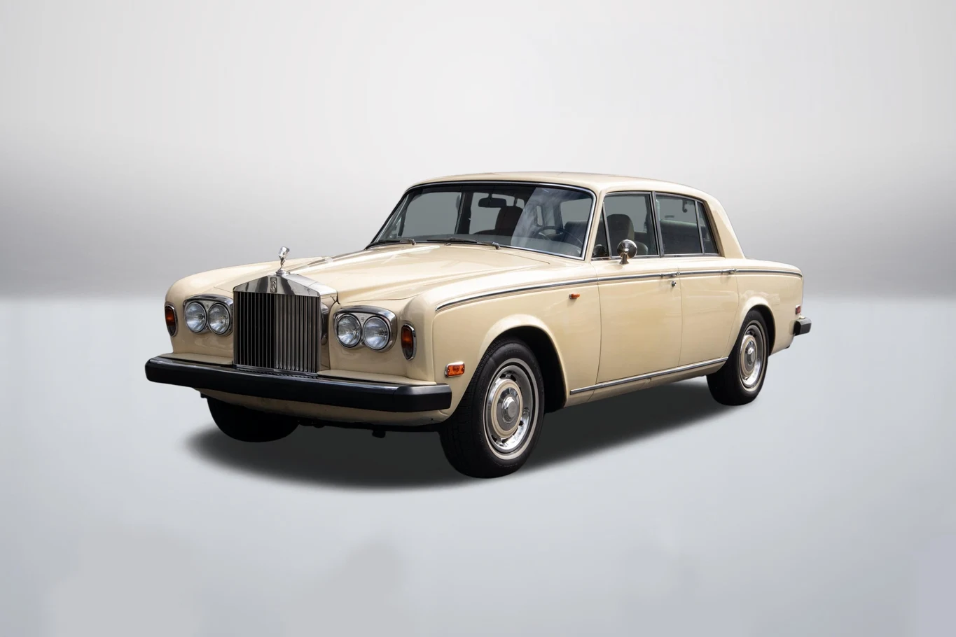 Rolls-Royce Silver Shadow in a front three-quarter view