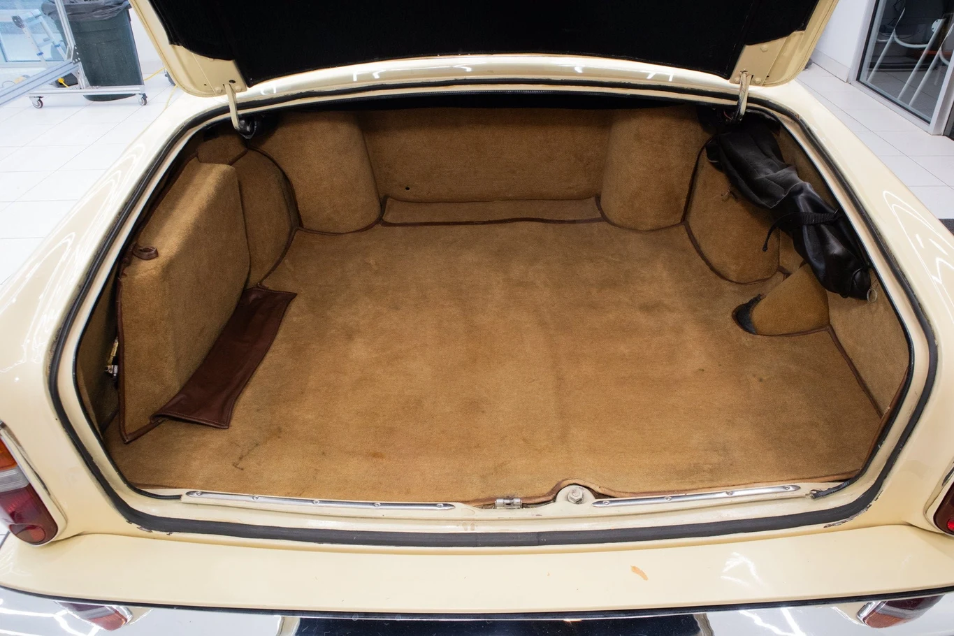 1976 Rolls-Royce Silver Shadow, 5/18