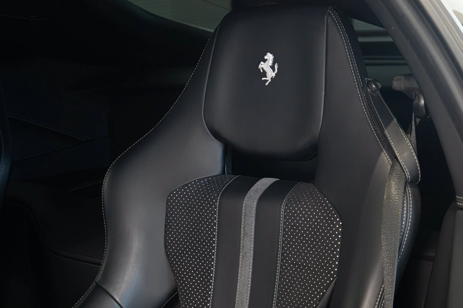 2018 Ferrari 812 Superfast, 16/19