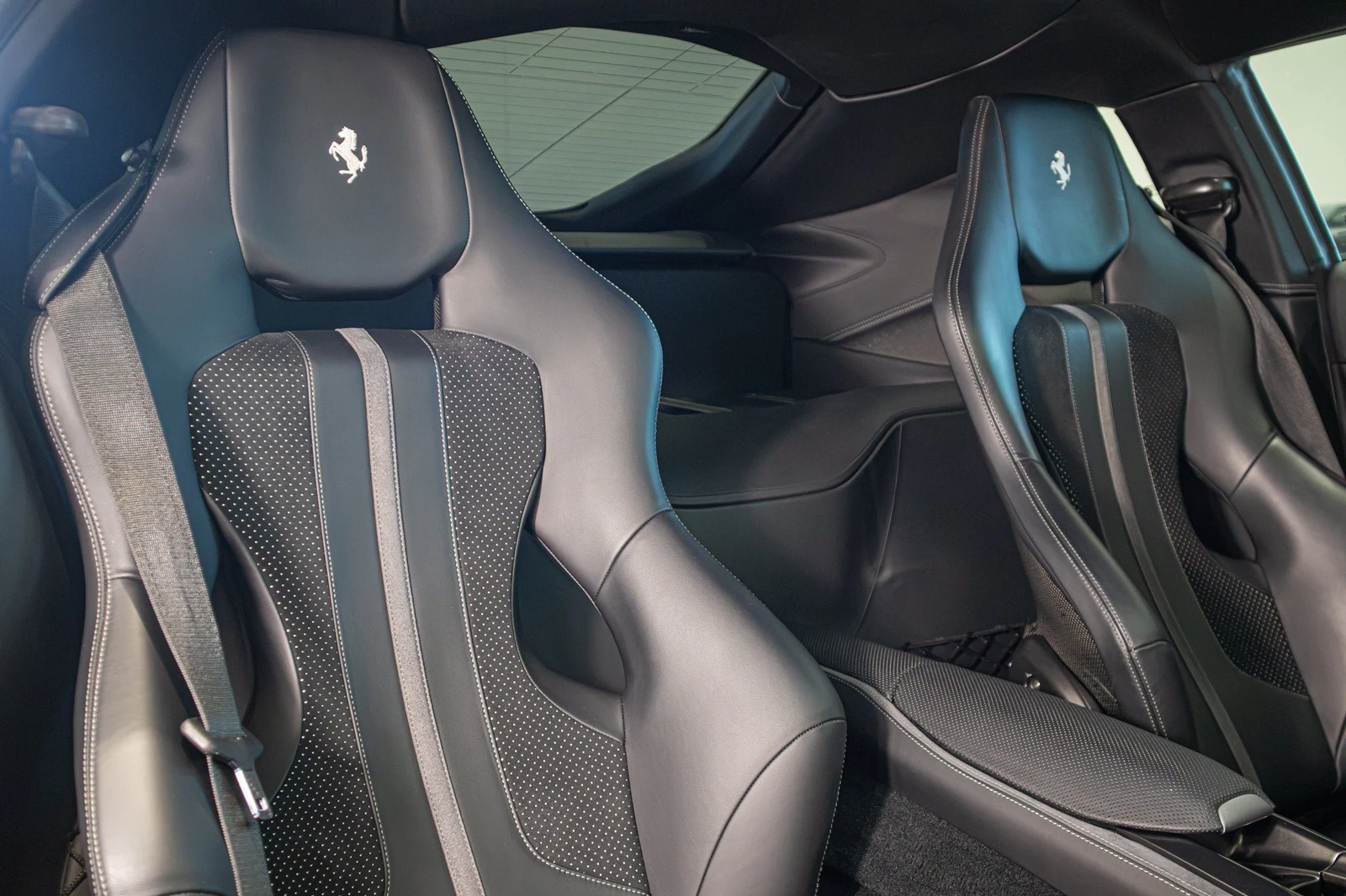 2018 Ferrari 812 Superfast, 17/19