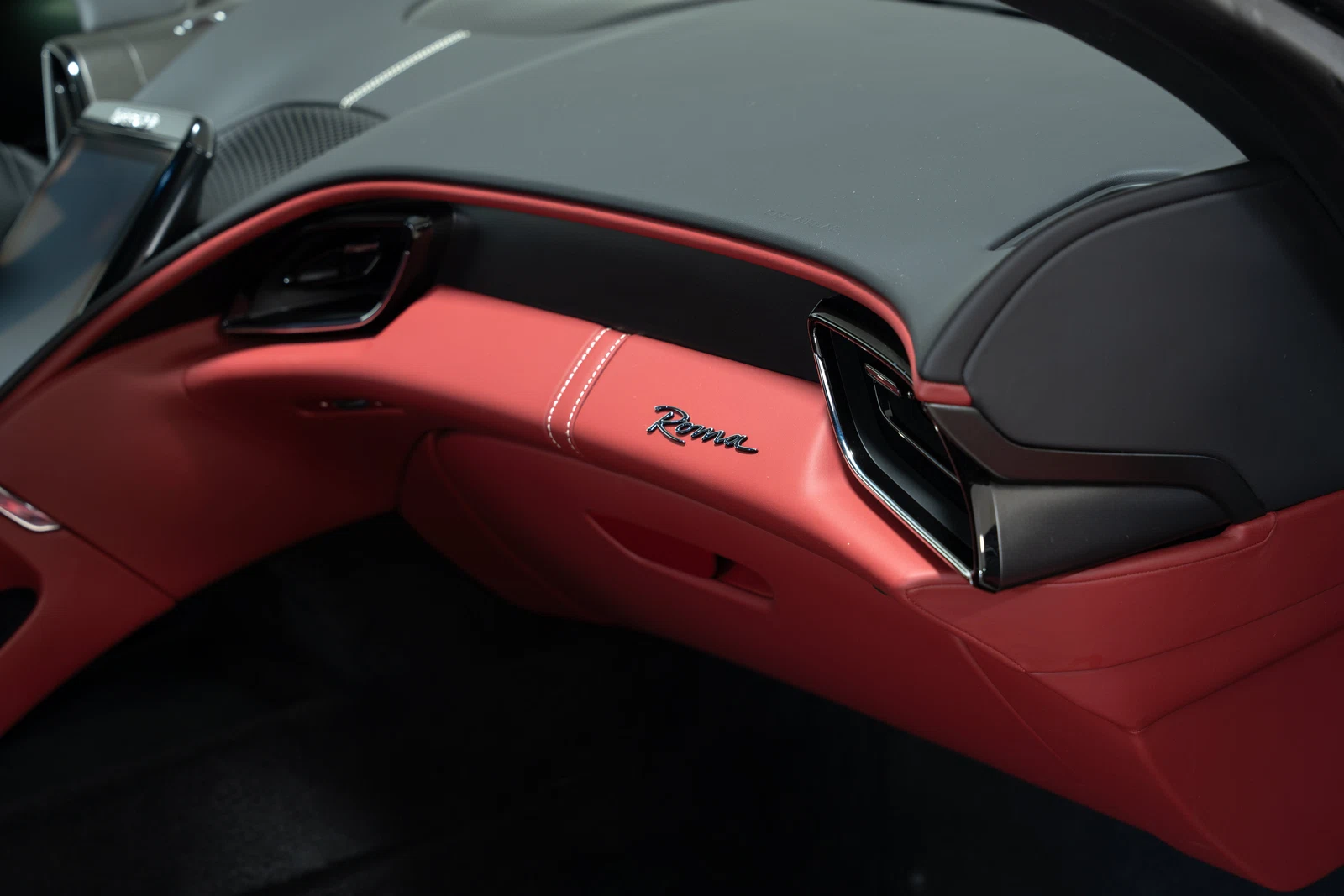2021 Ferrari Roma, 24/29