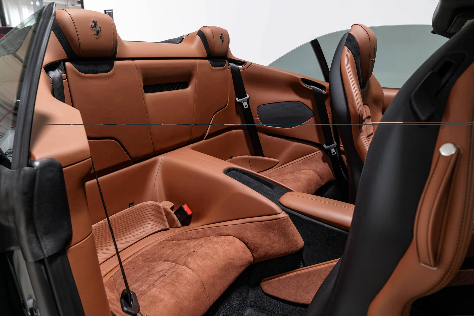 2026 Ferrari Roma Spider, 28/30