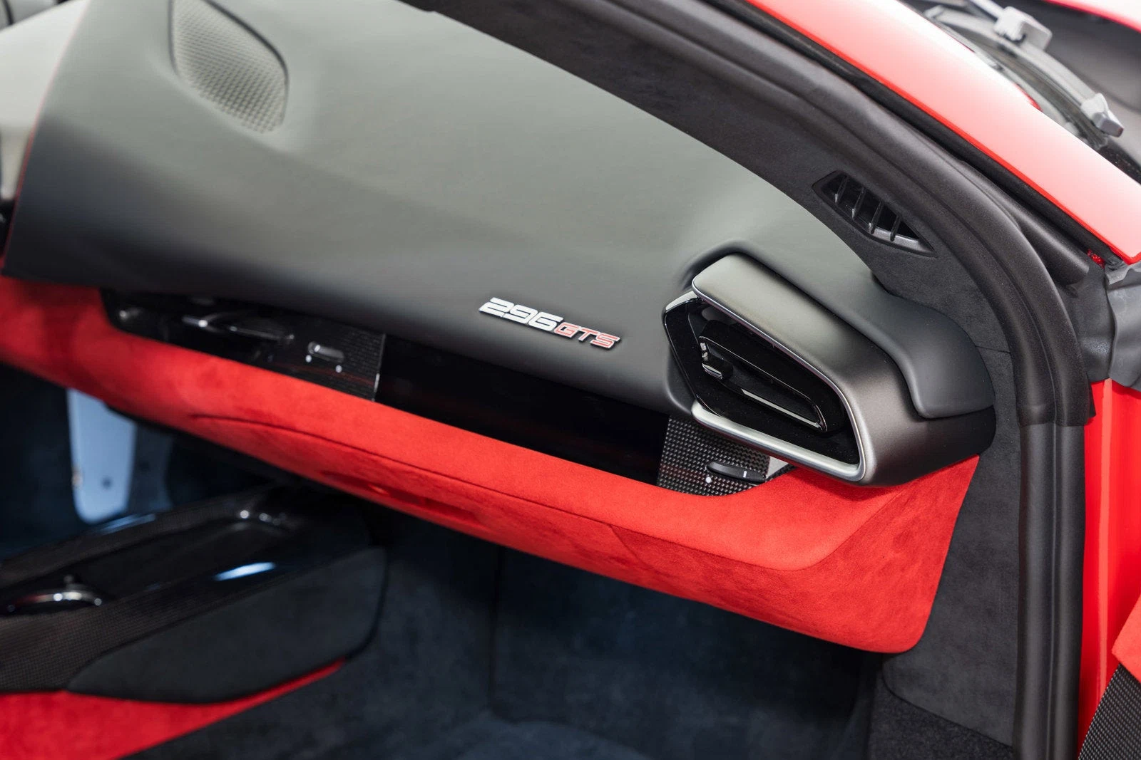 2024 Ferrari 296 GTS, 27/30