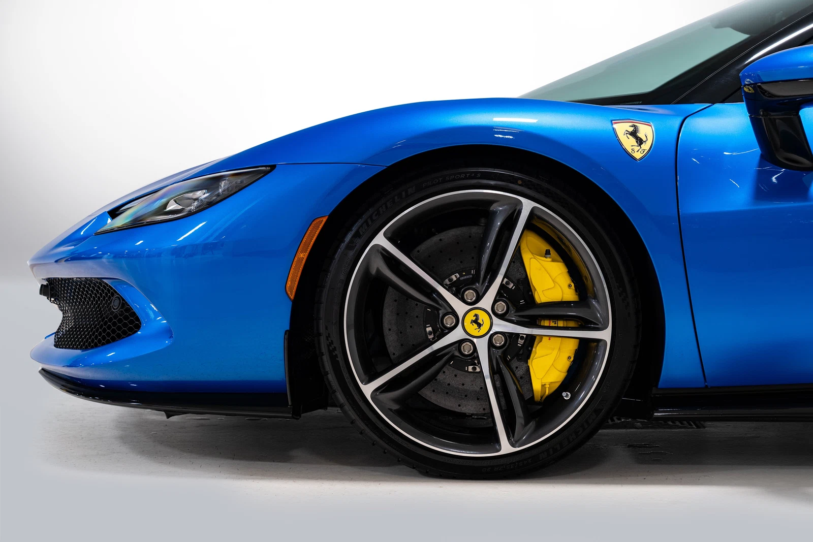 2025 Ferrari 296 GTS, 9/30