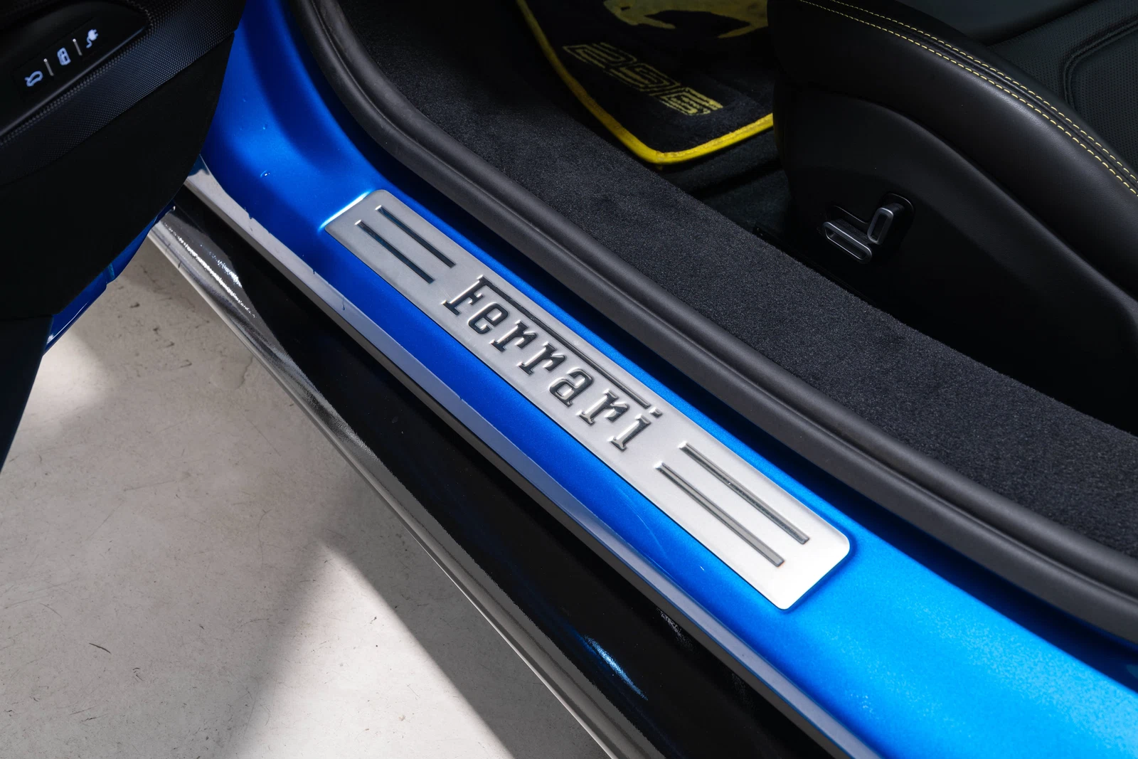 2025 Ferrari 296 GTS, 16/30