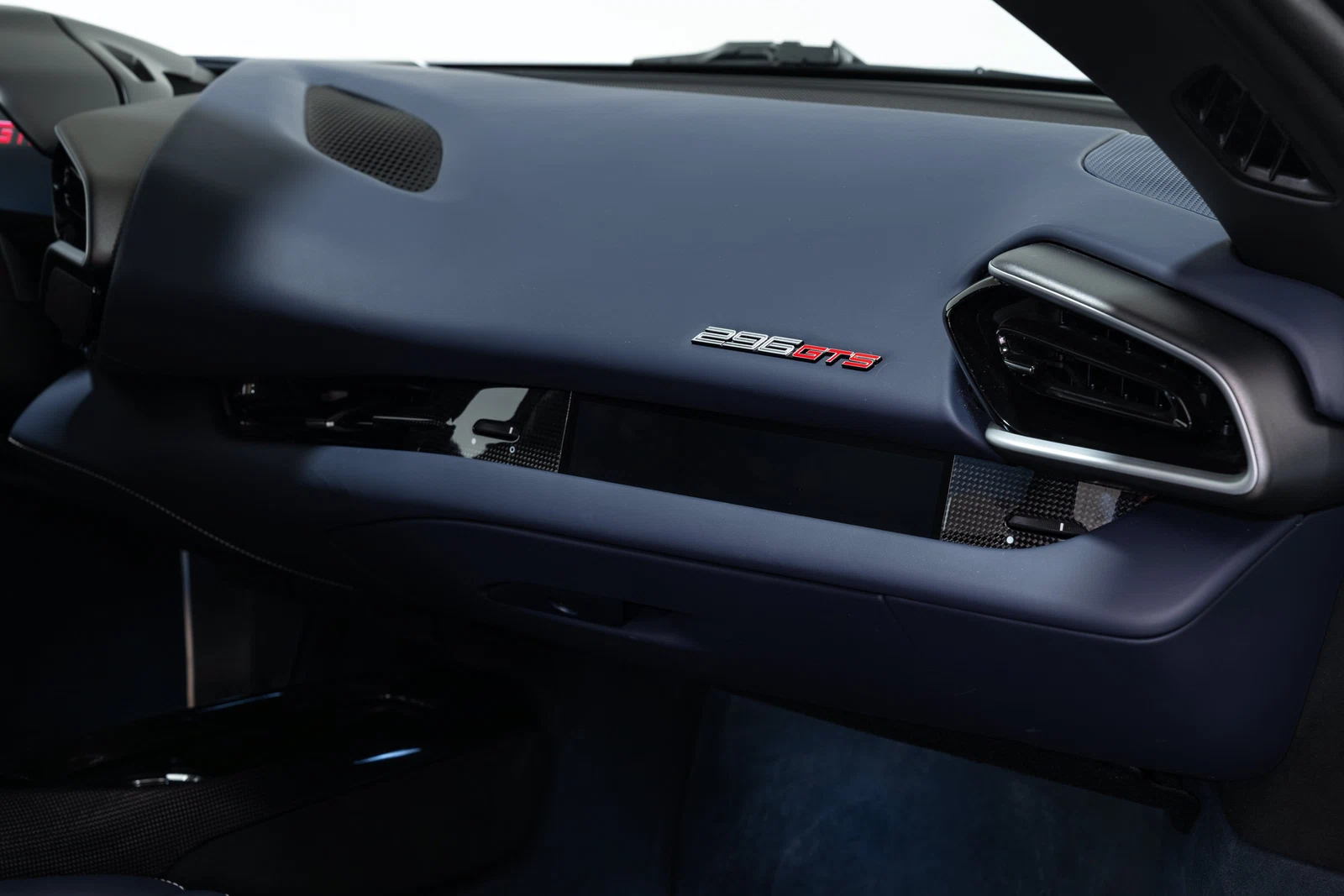 2025 Ferrari 296 GTS, 27/30