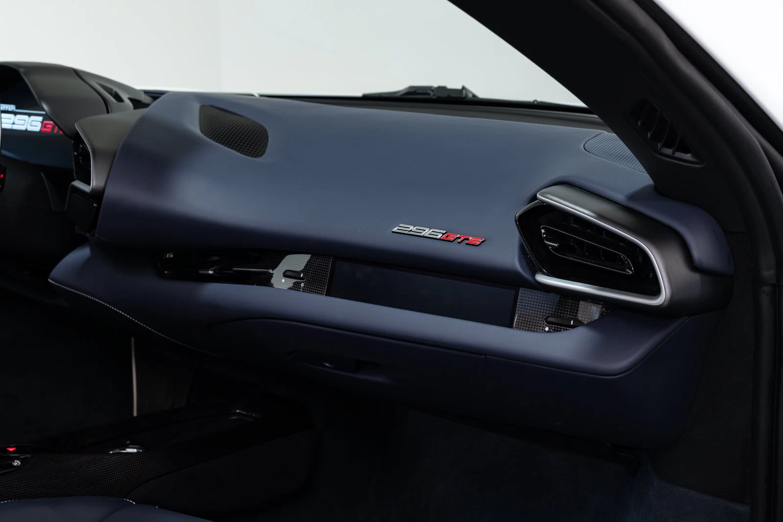 2025 Ferrari 296 GTS, 28/30