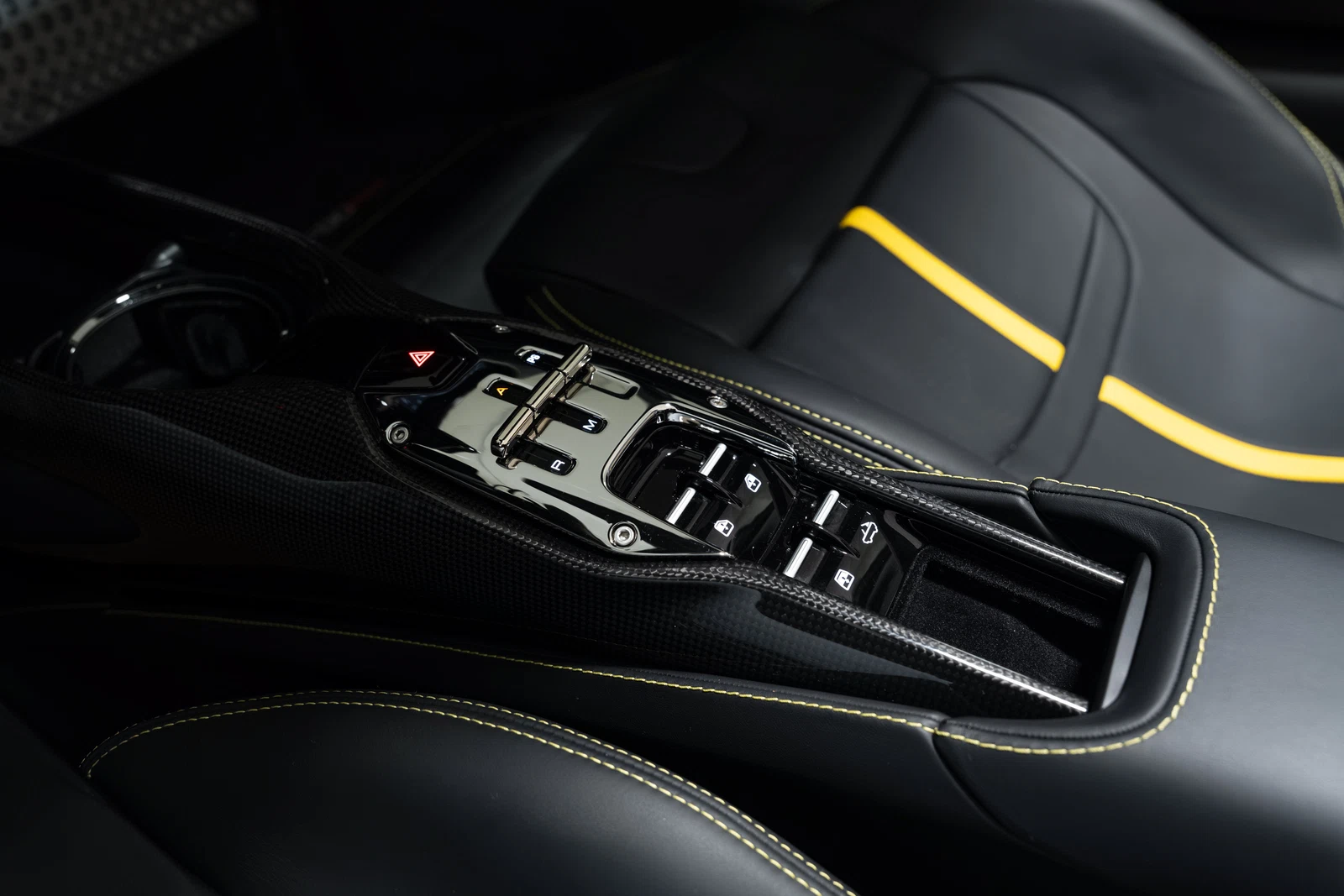 2024 Ferrari SF90 Spider, 29/30