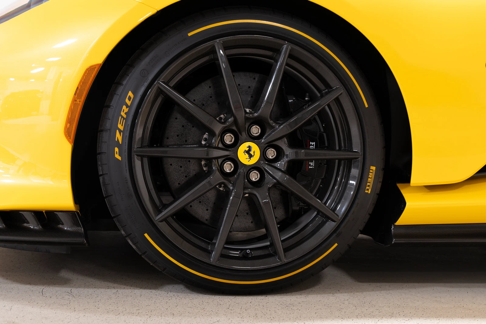 2022 Ferrari 812 Competizione, 9/25